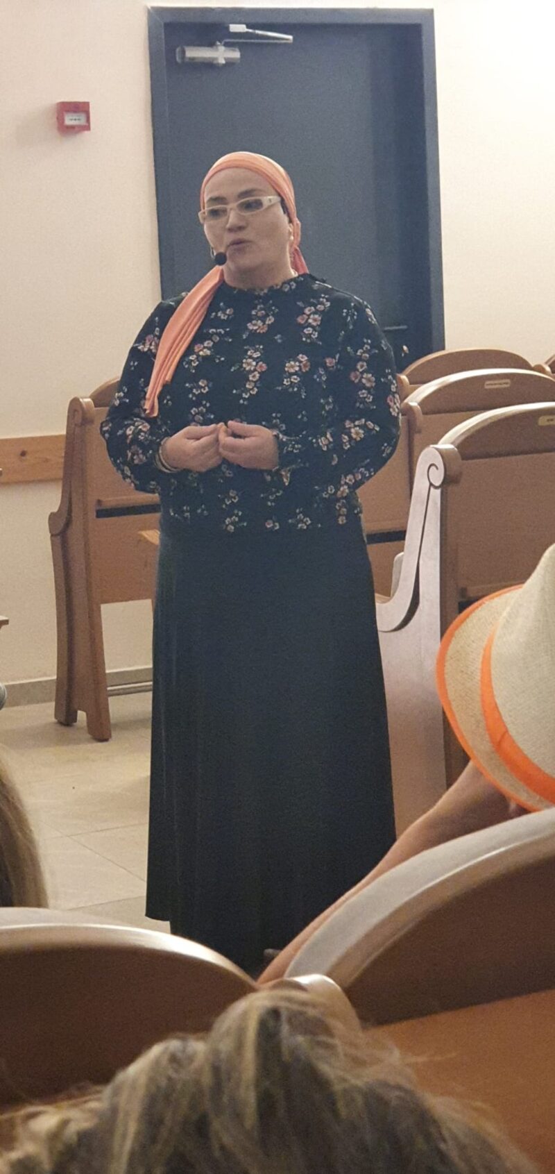 בת ציון על הבמה